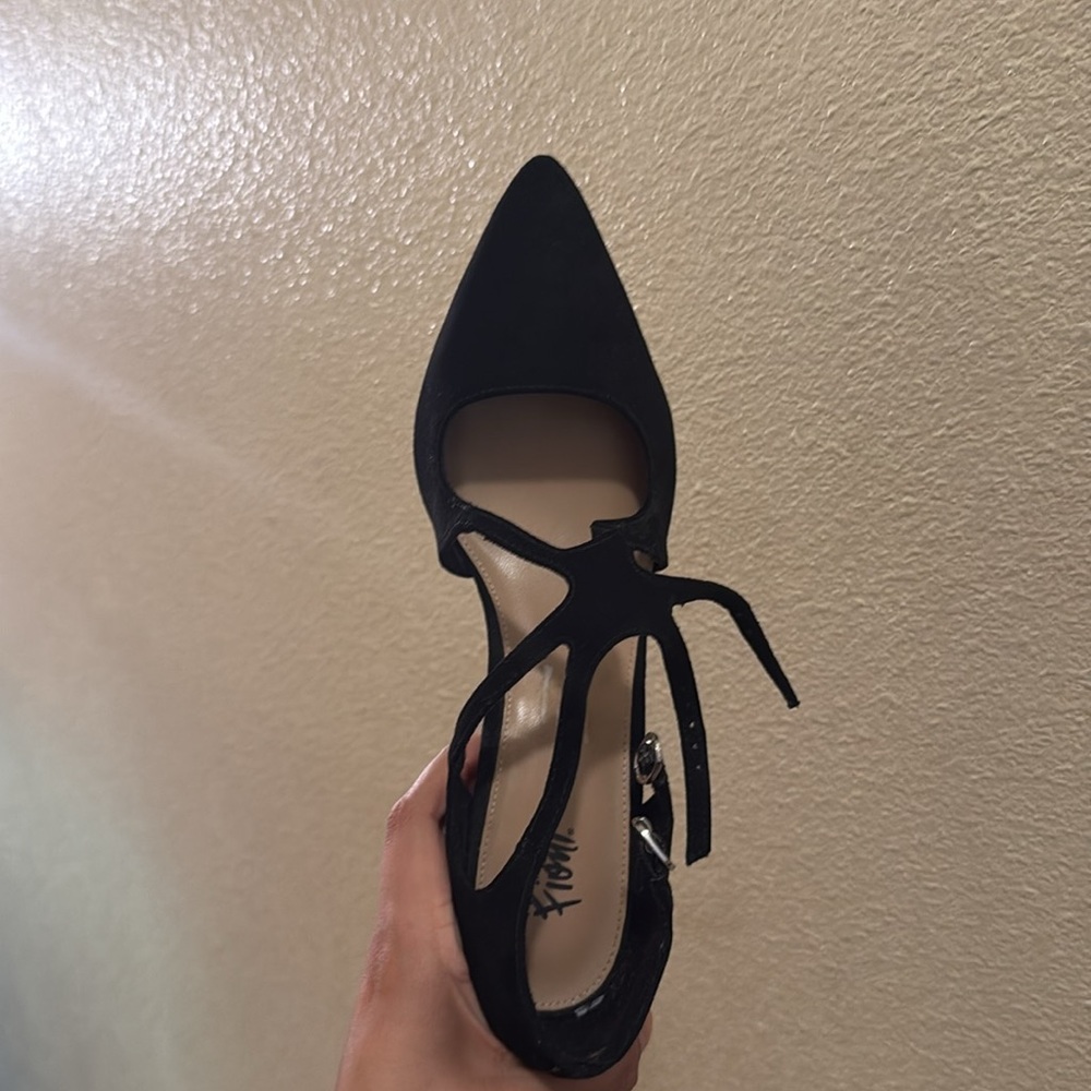 Black pointy kitten heels